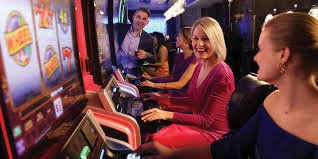 iptogel login BandarQ live table interface showing card dealing and promotion banner